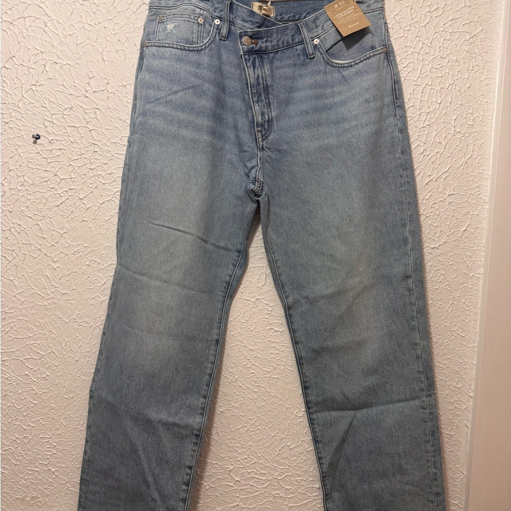 Madewell Low-Slung Straight Jeans in Light Blue with cross over button closure - Picture 3 of 5